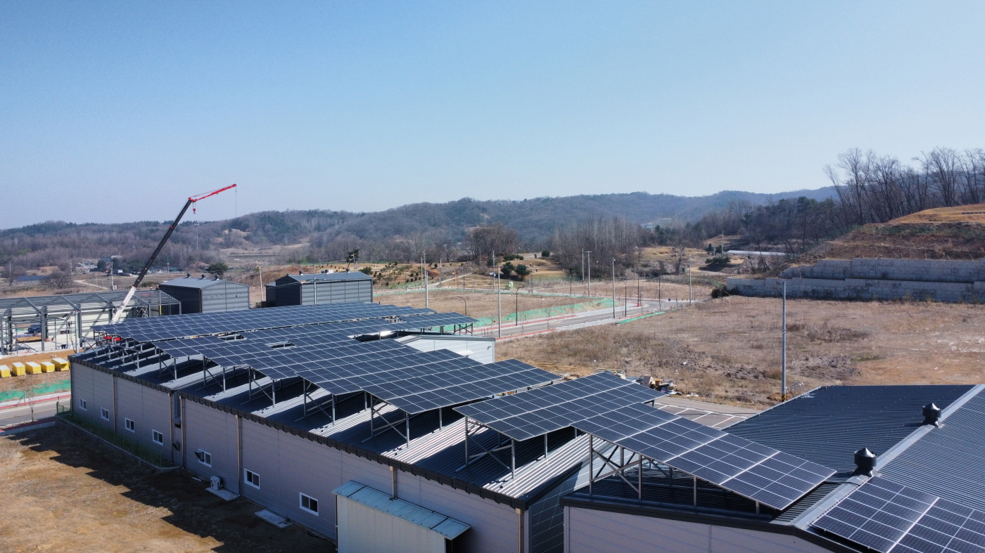 금성유리 태양광발전소 1호 - 95.16kw,  1-1호 - 46.36kw,   2호 - 98.82kw